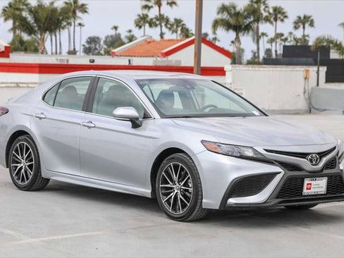 Certified 2022 Toyota Camry SE FWD image 4