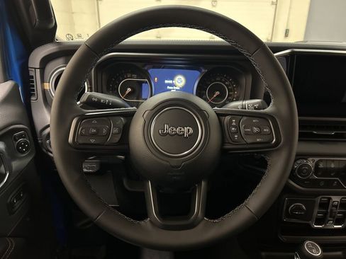 New 2026 Jeep Gladiator Sport AWD/4WD image 17