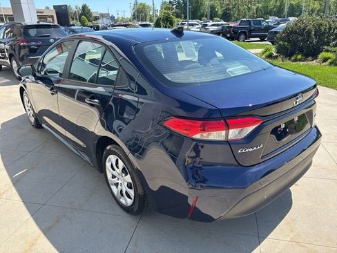 Used 2025 Toyota Corolla LE FWD image 5