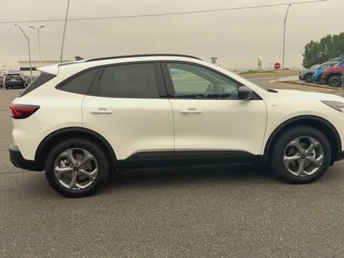 Used 2025 Ford Escape ST-Line w/ Tech Pack #1 AWD/4WD image 9