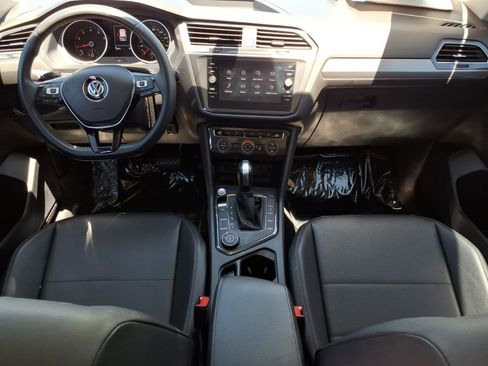 Certified 2020 Volkswagen Tiguan SE w/ Panoramic Sunroof Package AWD/4WD image 24