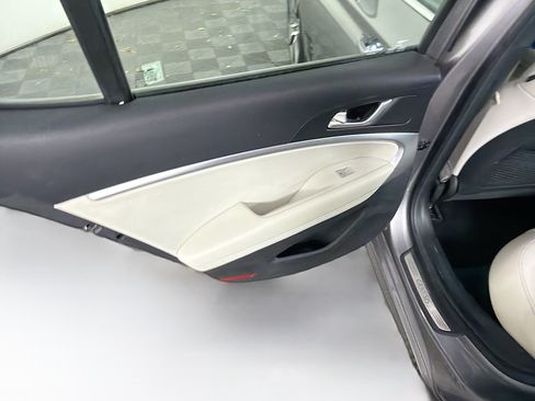 Used 2025 Genesis G70 2.5T RWD image 26