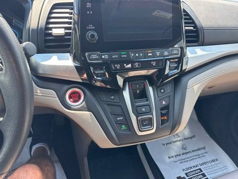 Used 2018 Honda Odyssey EX image 17