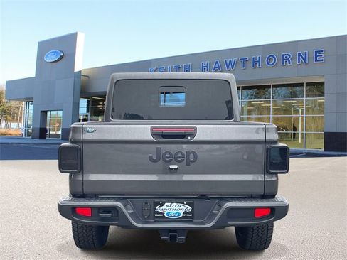Used 2025 Jeep Gladiator Sport image 5