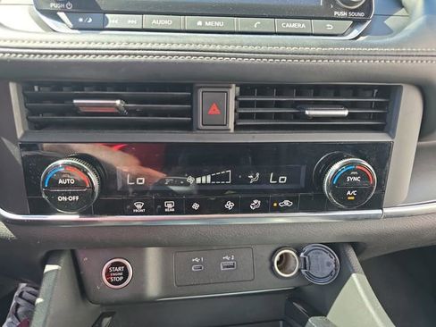 Used 2023 Nissan Rogue SV image 24