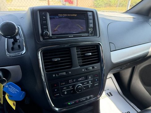 Used 2018 Dodge Grand Caravan GT FWD image 11