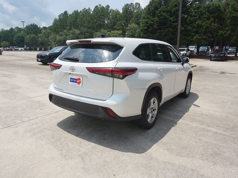 Used 2023 Toyota Highlander L FWD image 24