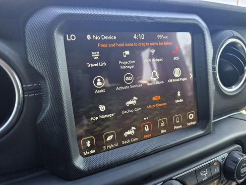 Used 2022 Jeep Wrangler Unlimited Sahara image 27