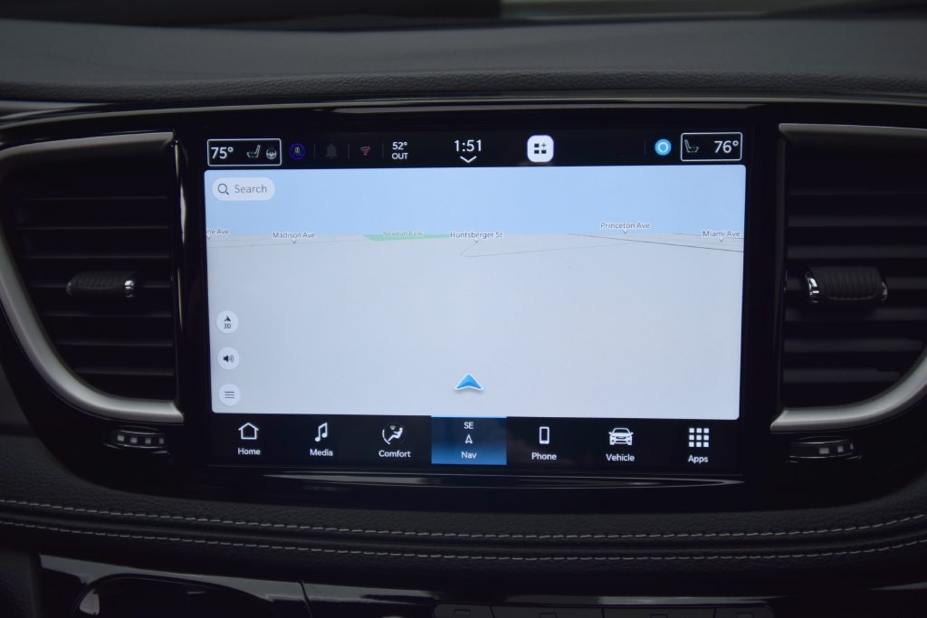 New 2027 Chrysler Pacifica Select w/ Family Tech Group AWD/4WD image 24