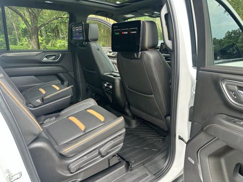Used 2024 GMC Yukon XL AT4 w/ Technology Package AWD/4WD image 27