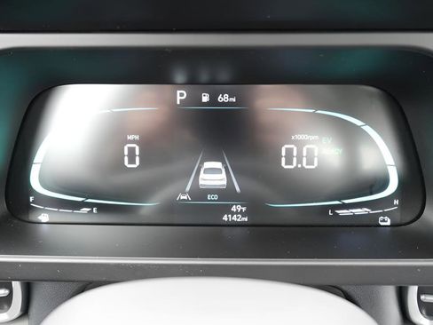 Certified 2025 Hyundai Elantra Hybrid FWD image 28