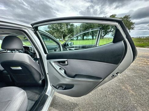 Used 2016 Hyundai Elantra SE w/ Option Group 02 image 18