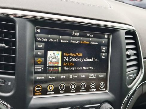 Used 2018 Jeep Grand Cherokee Overland image 22