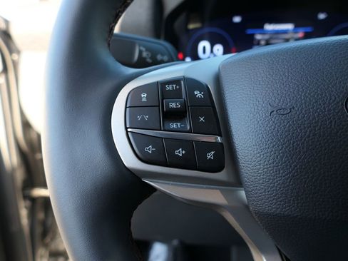 Used 2025 Ford Explorer Active w/ Active Comfort Package image 15