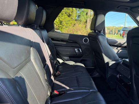 Used 2020 Land Rover Discovery SE image 27