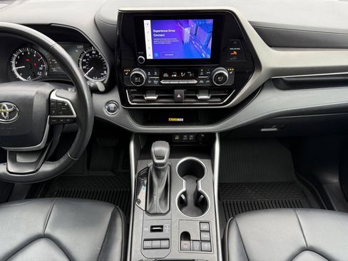 Certified 2023 Toyota Highlander XLE image 22