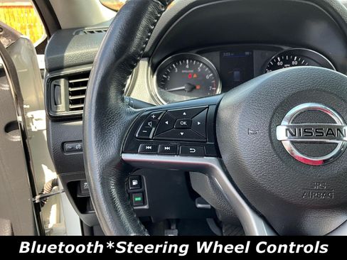 Used 2018 Nissan Rogue SV w/ Premium Package AWD/4WD image 10