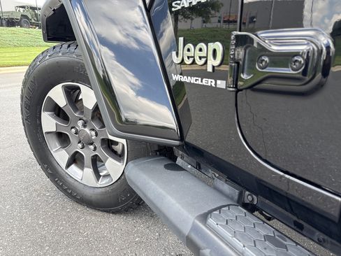 Used 2023 Jeep Wrangler Unlimited Sahara AWD/4WD image 12