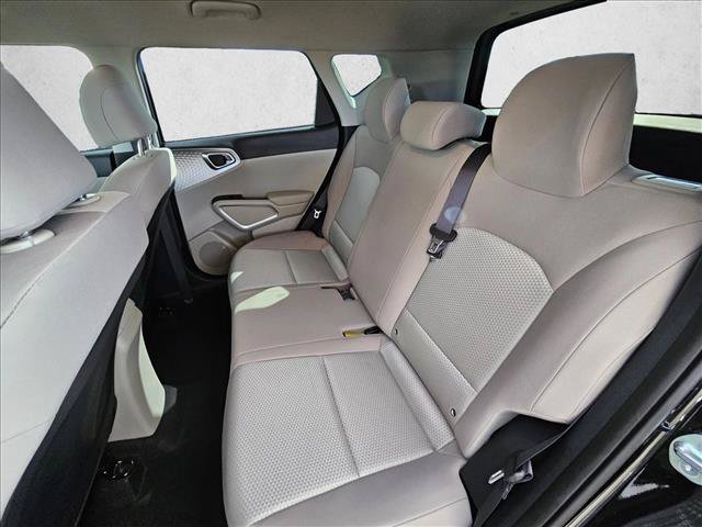Used 2025 Kia Soul LX FWD image 16