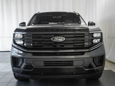 Used 2025 Ford Expedition Platinum w/ Stealth Appearance Package AWD/4WD image 2