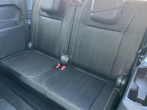 Used 2022 Volkswagen Tiguan SE image 15