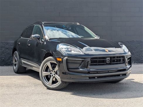 Used 2025 Porsche Macan image 7