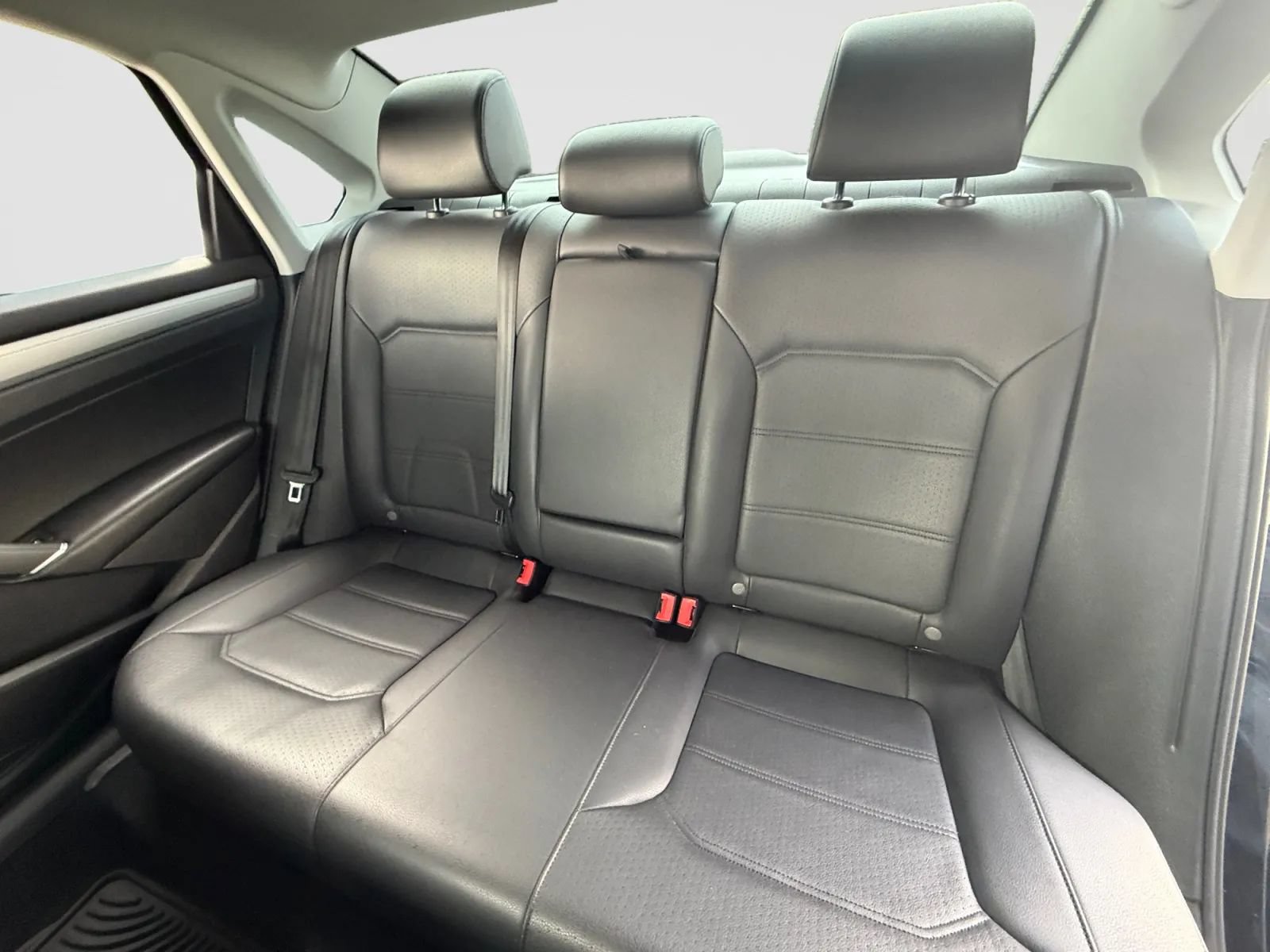 Used 2019 Volkswagen Passat 2.0T Wolfsburg w/ Wheels & Sunroof Package FWD image 15