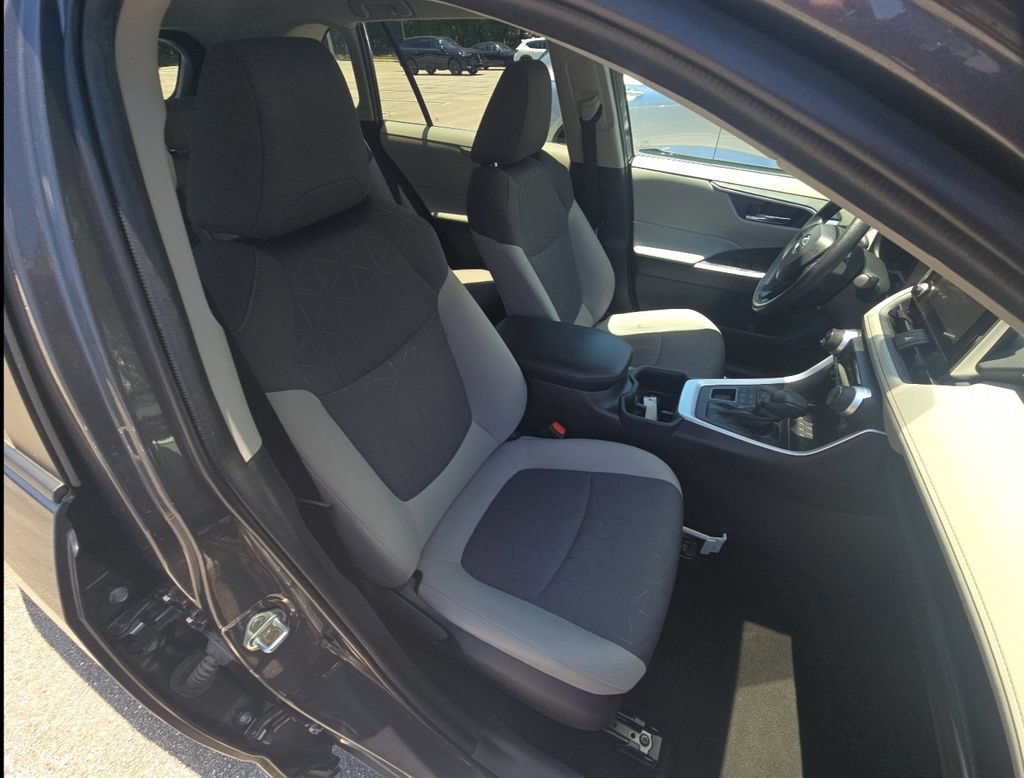 Used 2024 Toyota RAV4 XLE AWD/4WD image 10