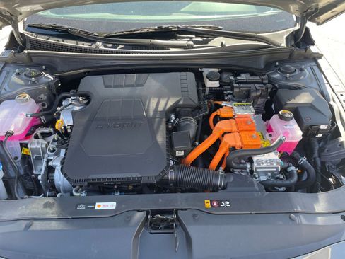 Used 2025 Hyundai Elantra Limited image 34