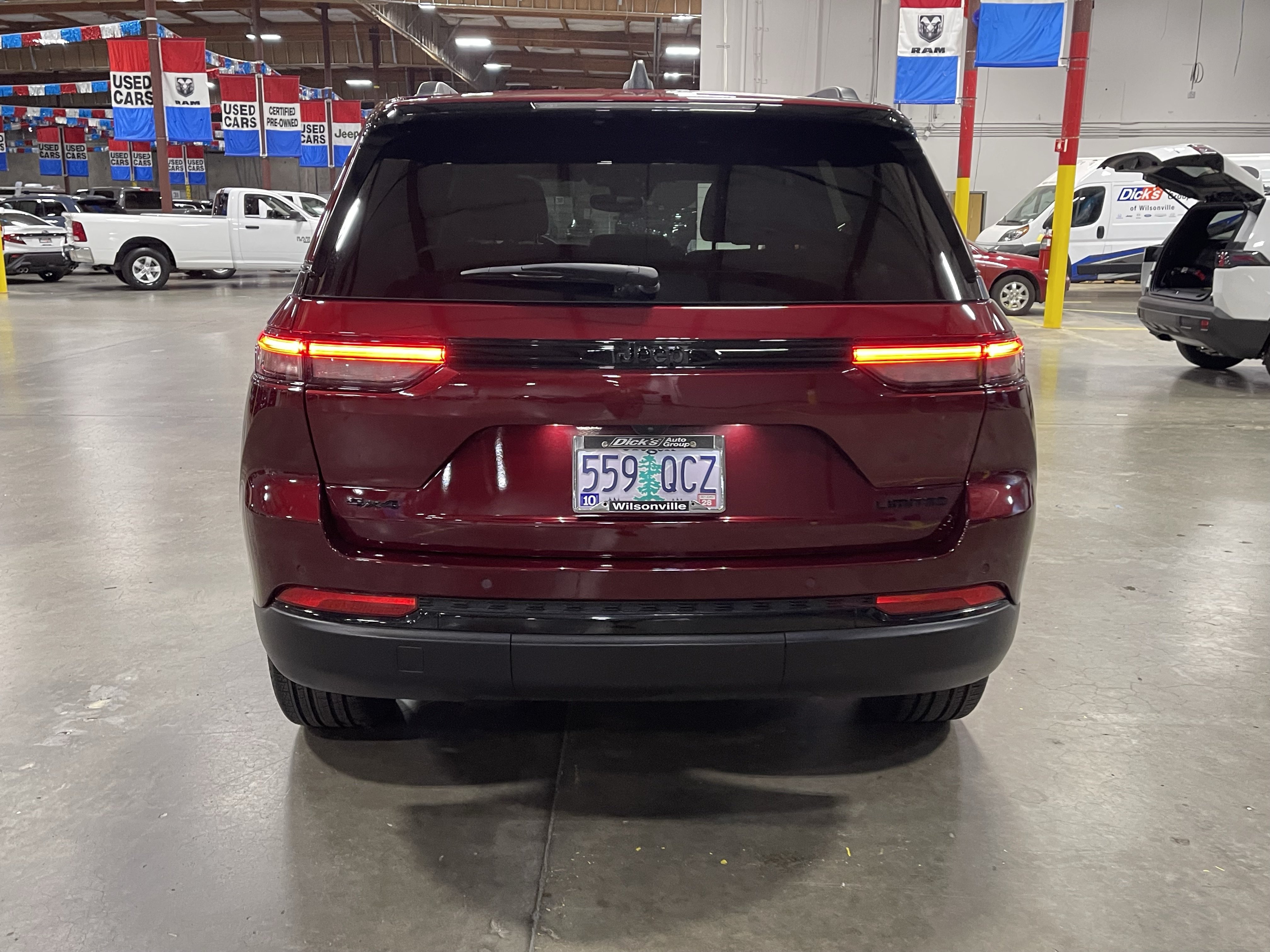 Certified 2024 Jeep Grand Cherokee Limited w/ Black Appearance Package AWD/4WD image 4