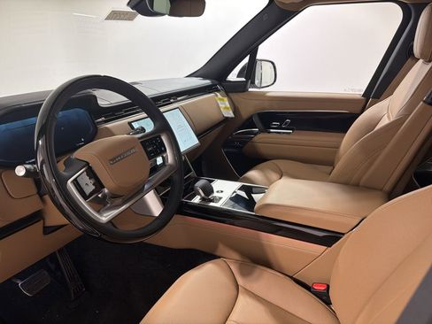 New 2025 Land Rover Range Rover SE image 10