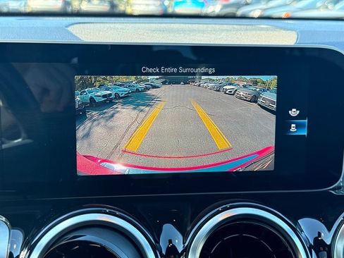 Used 2021 Mercedes-Benz GLB 250 4MATIC image 37