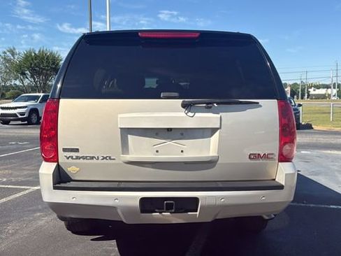 Used 2012 GMC Yukon XL SLT RWD image 6