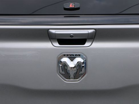 Used 2019 RAM 1500 Laramie AWD/4WD image 5