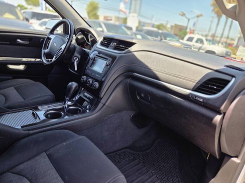 Used 2017 Chevrolet Traverse LT FWD image 15
