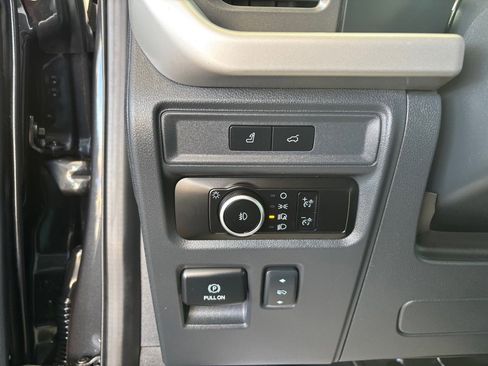 Used 2023 Ford Expedition Max XLT image 18