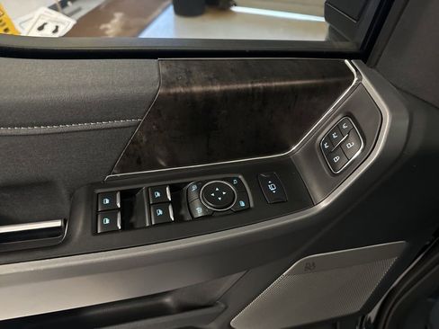 Used 2024 Ford F250 Lariat w/ Lariat Ultimate Package AWD/4WD image 13
