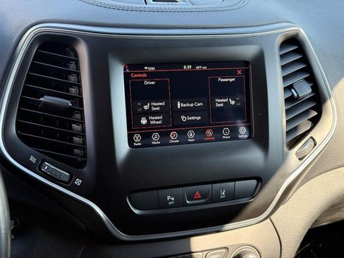 Used 2021 Jeep Cherokee Latitude Plus FWD image 23