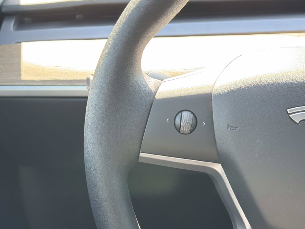 Used 2024 Tesla Model Y Performance AWD/4WD image 8