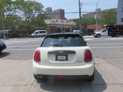 Used 2019 MINI Cooper 4-Door Hardtop w/ Signature Upholstery Package FWD image 8