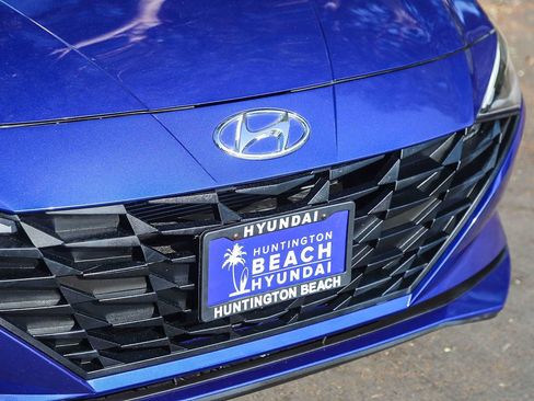 Used 2023 Hyundai Elantra Blue FWD image 4