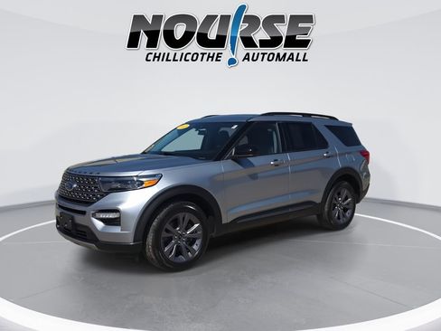Used 2022 Ford Explorer XLT w/ Equipment Group 202A AWD/4WD image 4