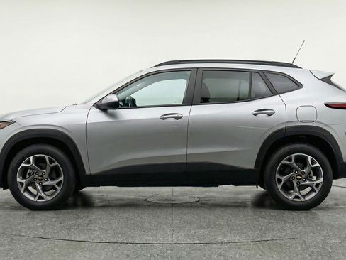 Used 2025 Chevrolet Trax LT image 5