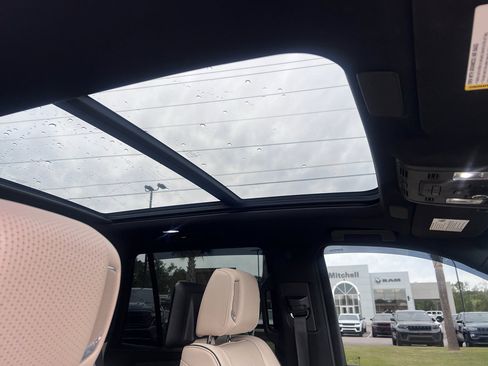 Used 2023 Cadillac Escalade Premium Luxury w/ Performance Package AWD/4WD image 19
