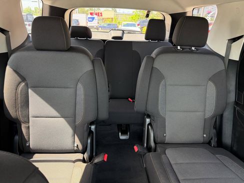 Used 2020 Chevrolet Traverse LT FWD image 16