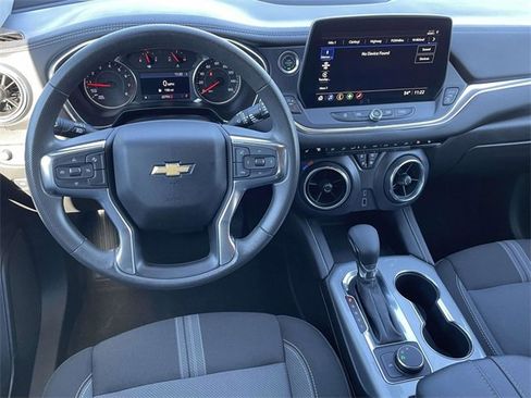 Used 2025 Chevrolet Blazer LT image 9