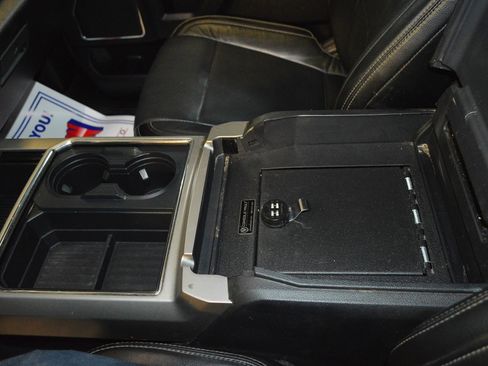 Used 2017 Ford F250 Lariat w/ Lariat Value Package image 21