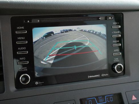 Certified 2018 Toyota Sienna LE FWD image 29