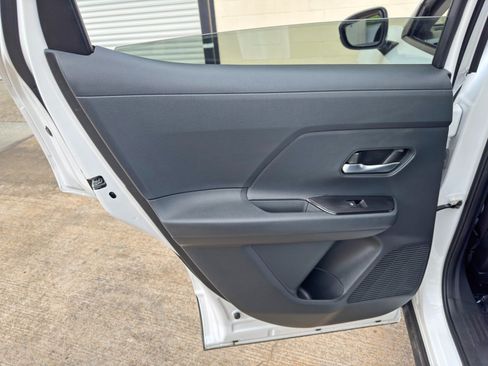 Used 2025 Nissan Kicks SV w/ SV Premium Package FWD image 36