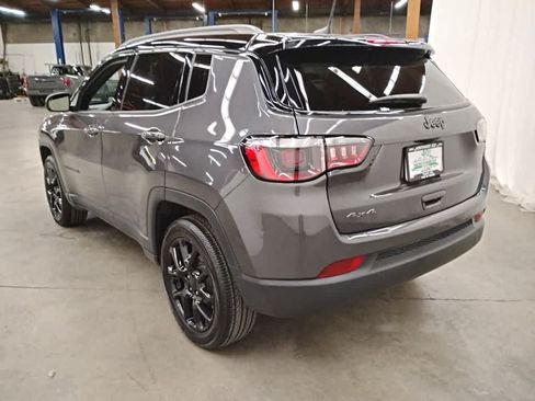Used 2024 Jeep Compass Latitude w/ Altitude Special Edition AWD/4WD image 3